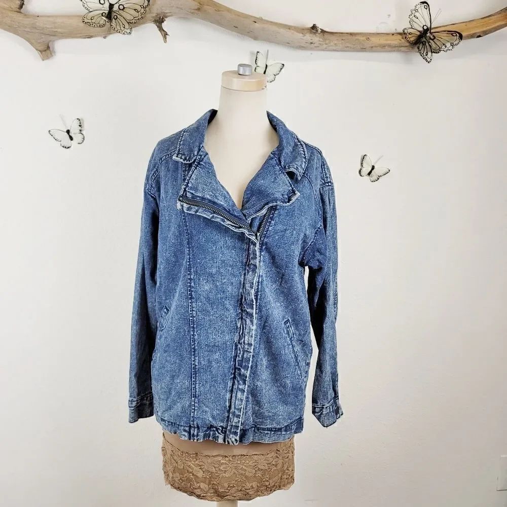 F21 blue acid wash oversized moto denim jacket